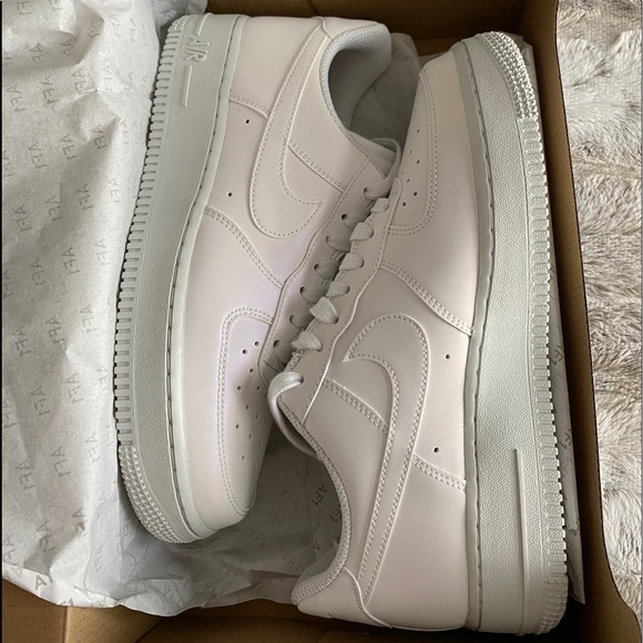 Women’s Nike Air Force - Picture 1 of 5